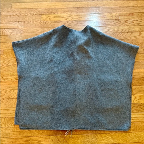 Talbots Soft Gray Knit Cape - Picture 3 of 4